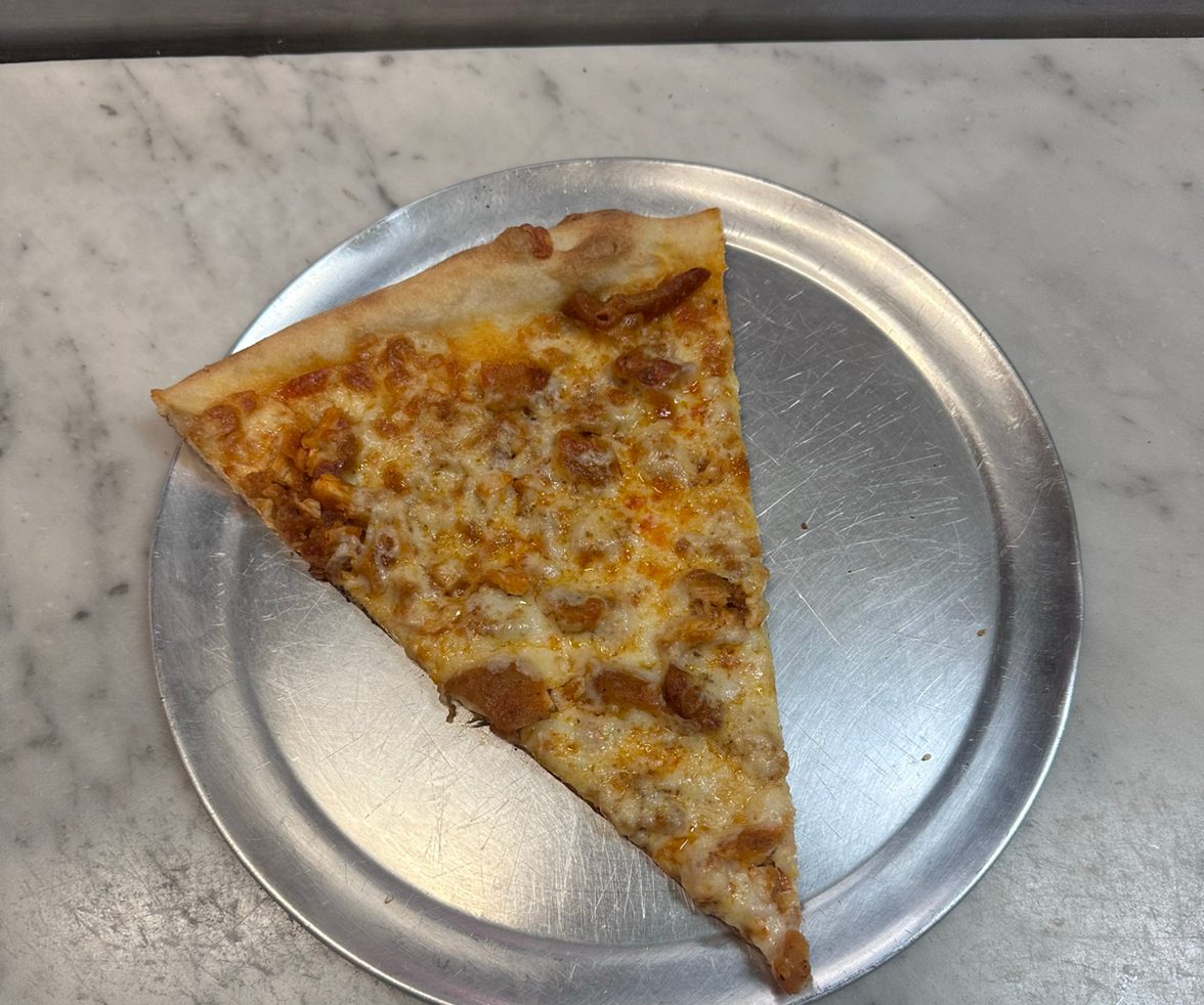 Buffalo Chicken Pizza (Slice).